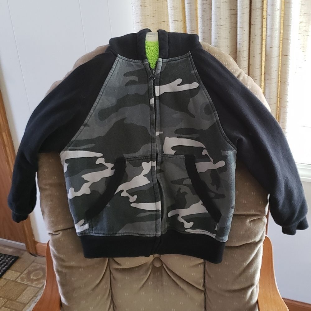 Boys EUC Fleece Lined Gray Camo Hoodie Sz 8 WARM!